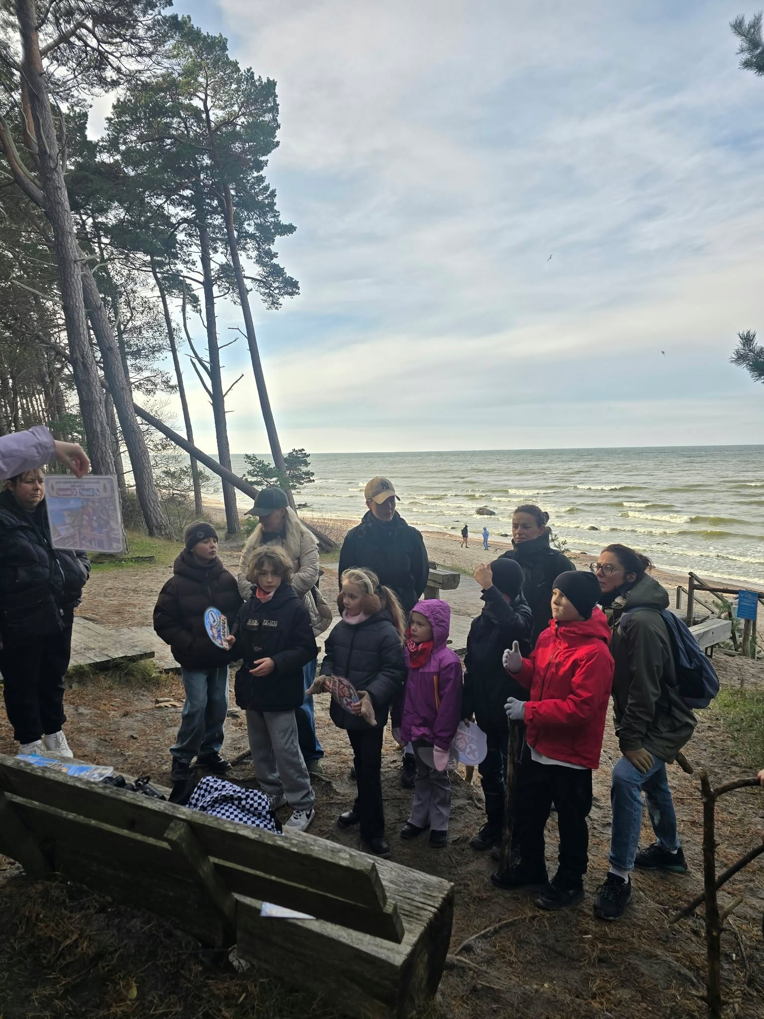 „Jūrų skautai” subūrė šeimas į žygį „Pajūrio išbandymai”